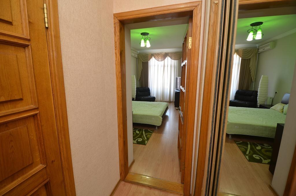 Apartments In The City Center On Sobornaya Street Миколаїв Номер фото
